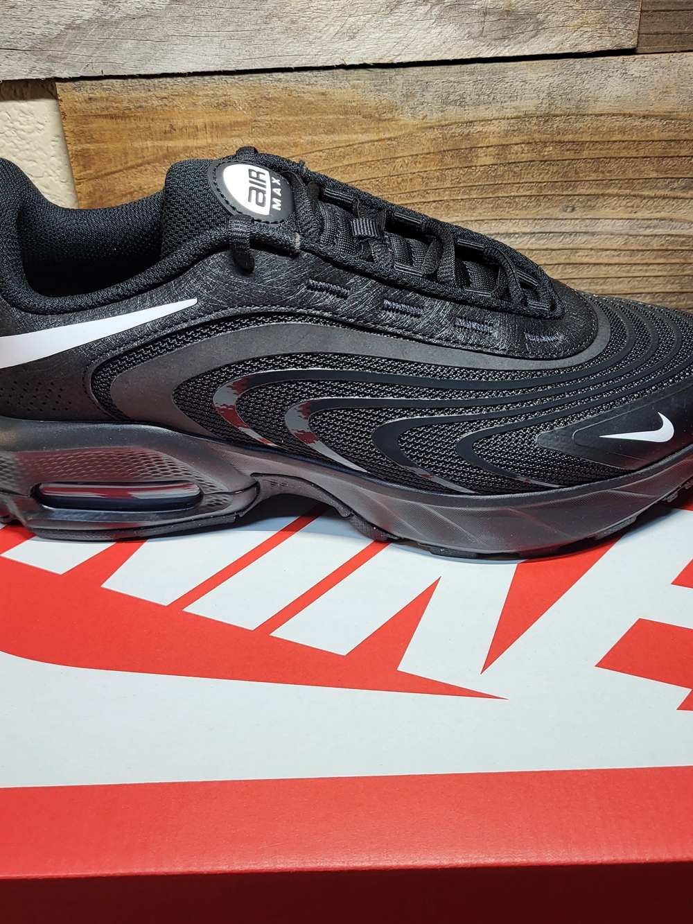 *NEW* Nike Air Max Fire Black Low Top Women's Sneakers Size 9.5